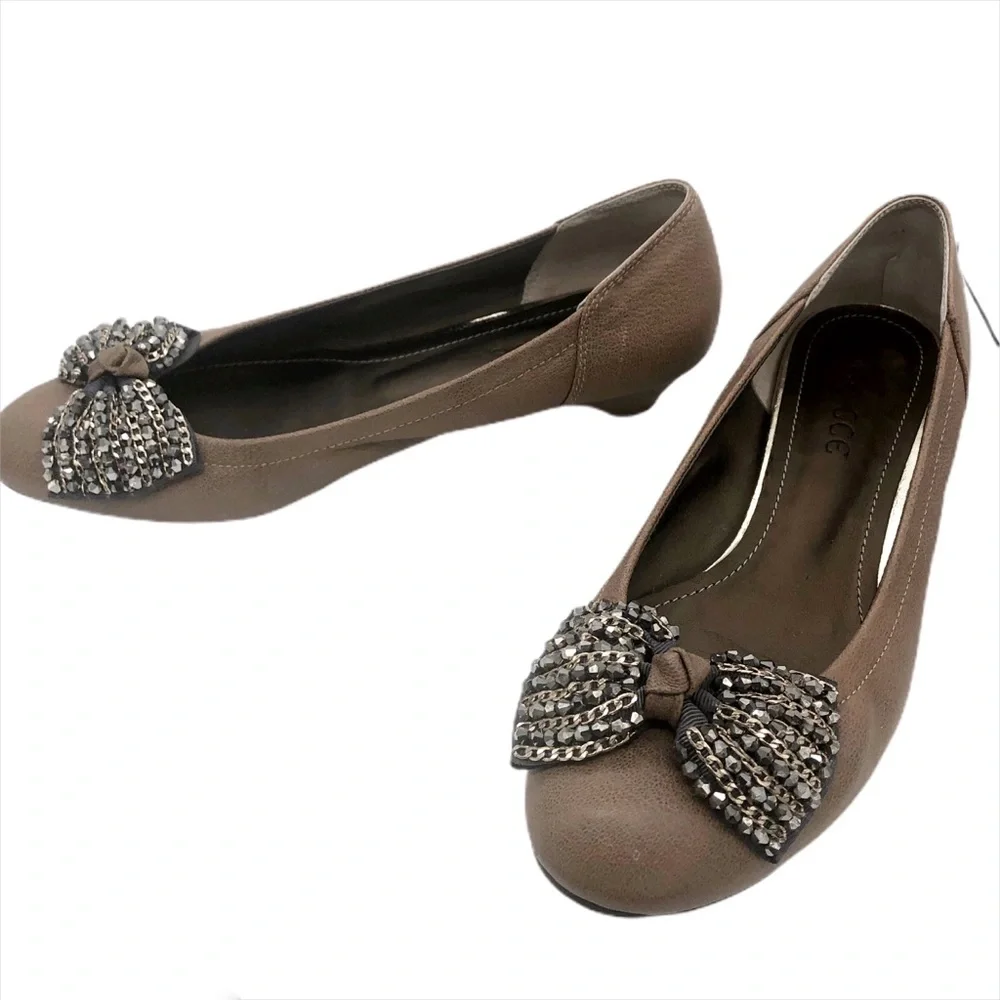 WOMEN’S Sparkle Bling Bow Accented Faux Leather Flats with Chains and Beads - Picture 4 of 11